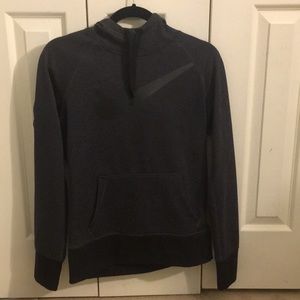 Women’s Nike therma-fit hoodie with thumb holes